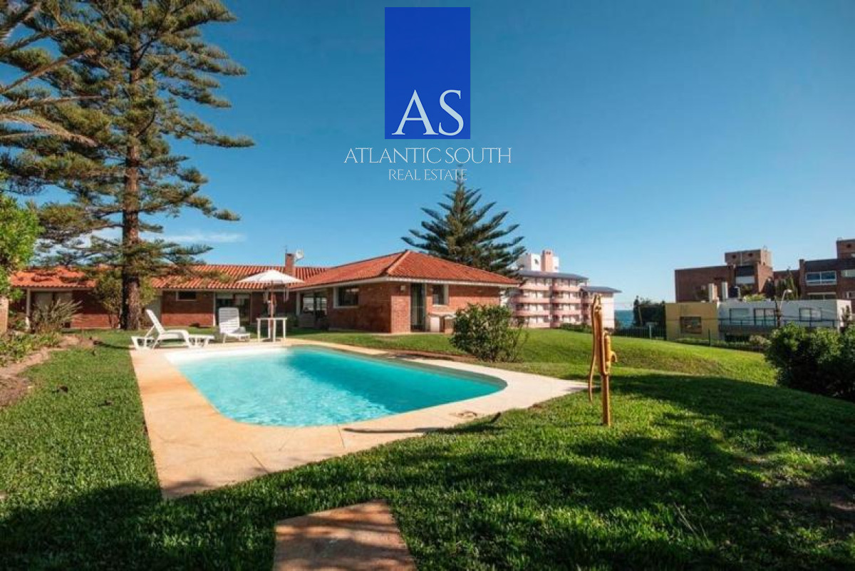 Casa ID.5120 - Casa de 4 dormitorios con vista al mar y piscina climatizada