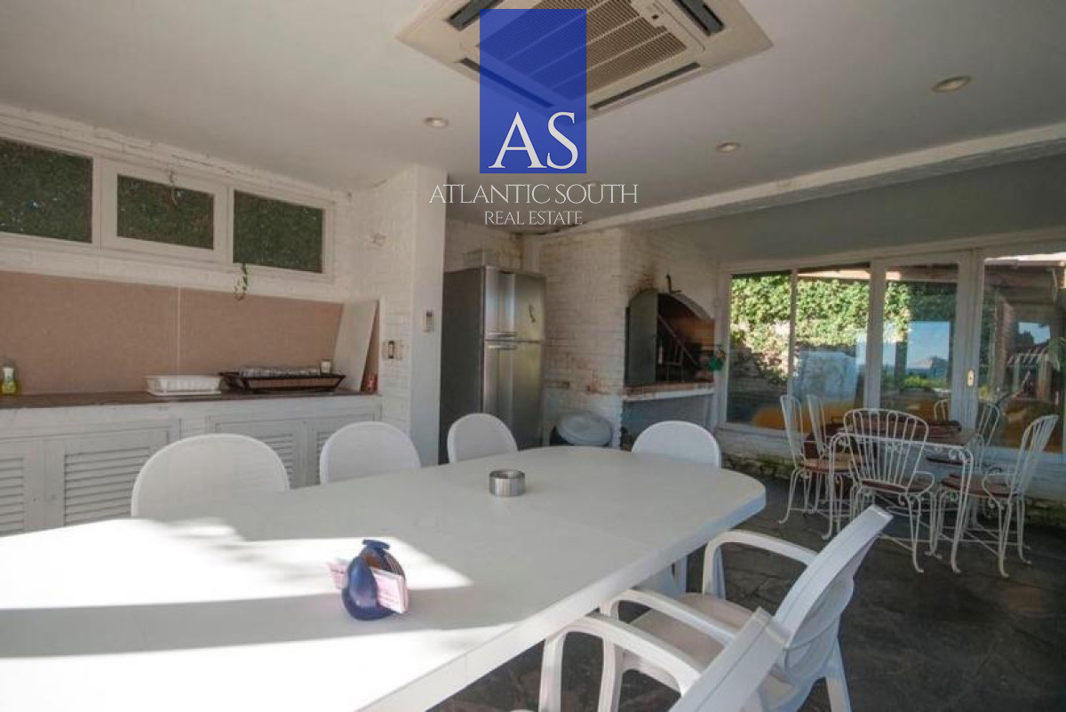 Casa ID.5120 - Casa de 4 dormitorios con vista al mar y piscina climatizada