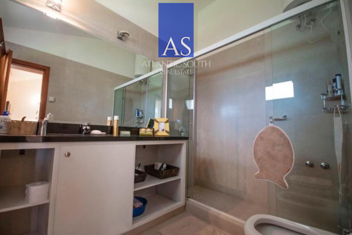 Casa ID.5120 - Casa de 4 dormitorios con vista al mar y piscina climatizada