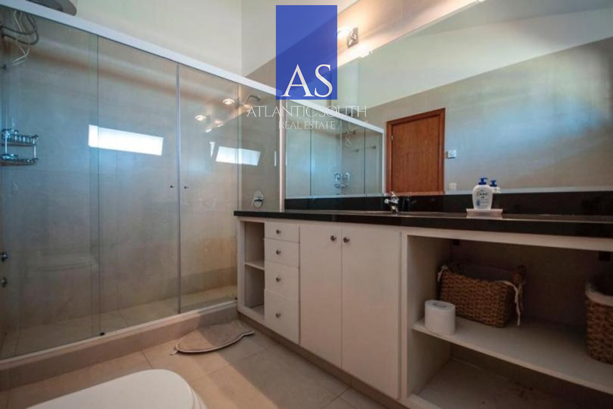 Casa ID.5120 - Casa de 4 dormitorios con vista al mar y piscina climatizada