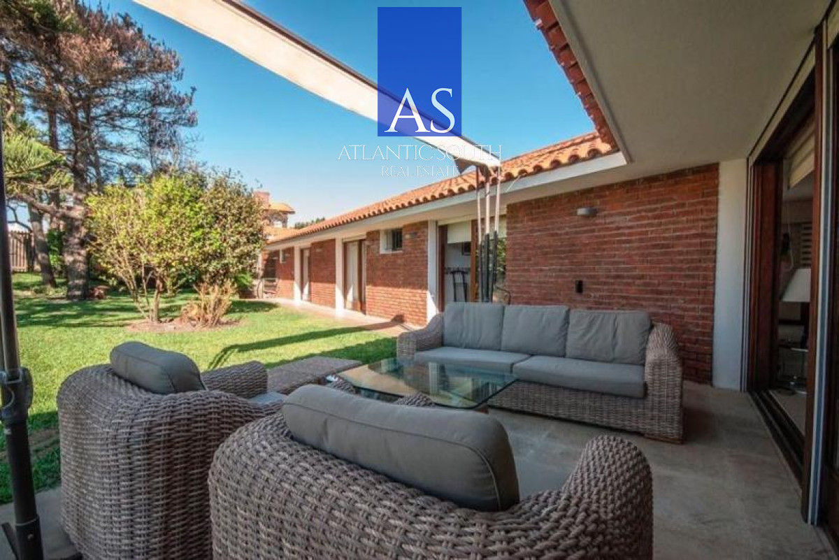 Casa ID.5120 - Casa de 4 dormitorios con vista al mar y piscina climatizada