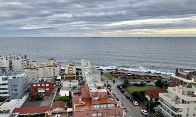Apartamento en Venta en Península , Punta del Este , 3 dormitorios y servicio