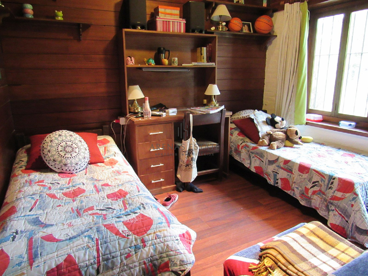 Casa ID.2878 - Casa en Mansa 4 dormitorios y dependencia, con piscina y barbacoa