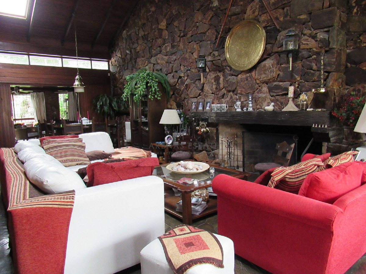 Casa ID.2878 - Casa en Mansa 4 dormitorios y dependencia, con piscina y barbacoa