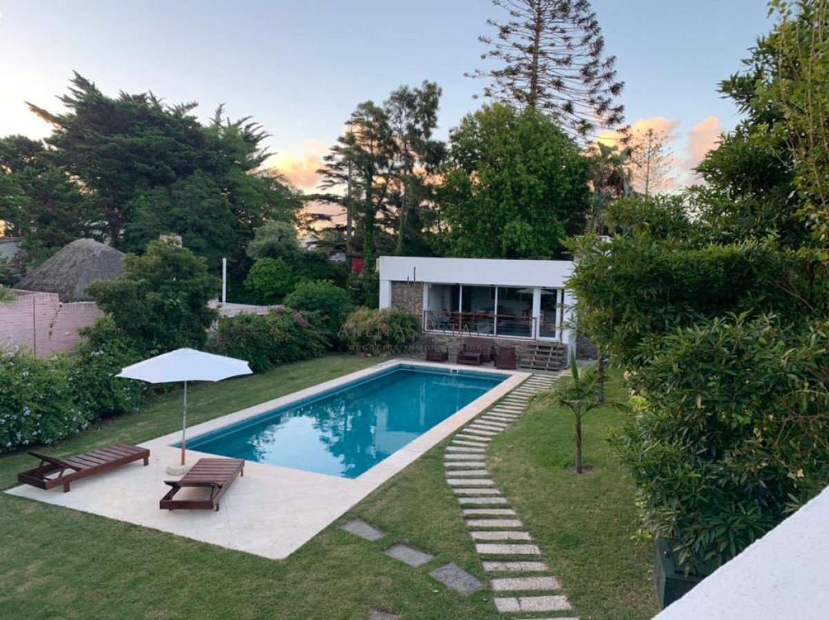 Casa ID.4048 - Casa en Mansa 4 dormitorios con piscina y barbacoa