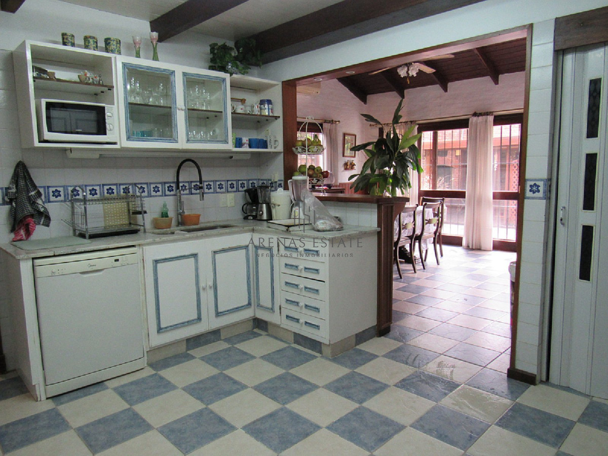 Casa ID.2878 - Casa en Mansa 4 dormitorios y dependencia, con piscina y barbacoa