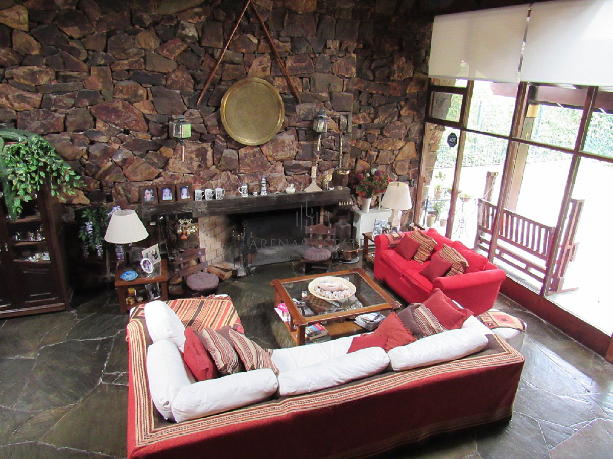 Casa ID.2878 - Casa en Mansa 4 dormitorios y dependencia, con piscina y barbacoa