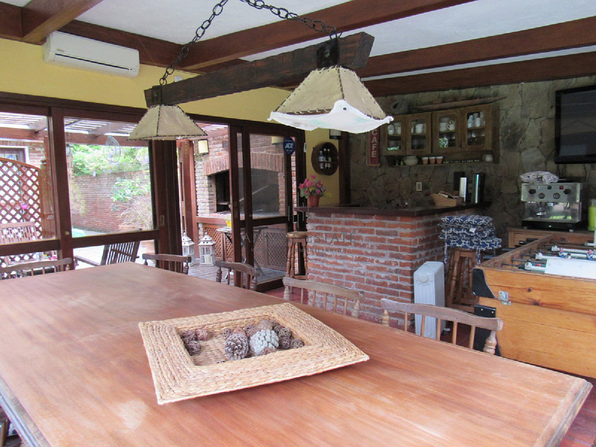 Casa ID.2878 - Casa en Mansa 4 dormitorios y dependencia, con piscina y barbacoa