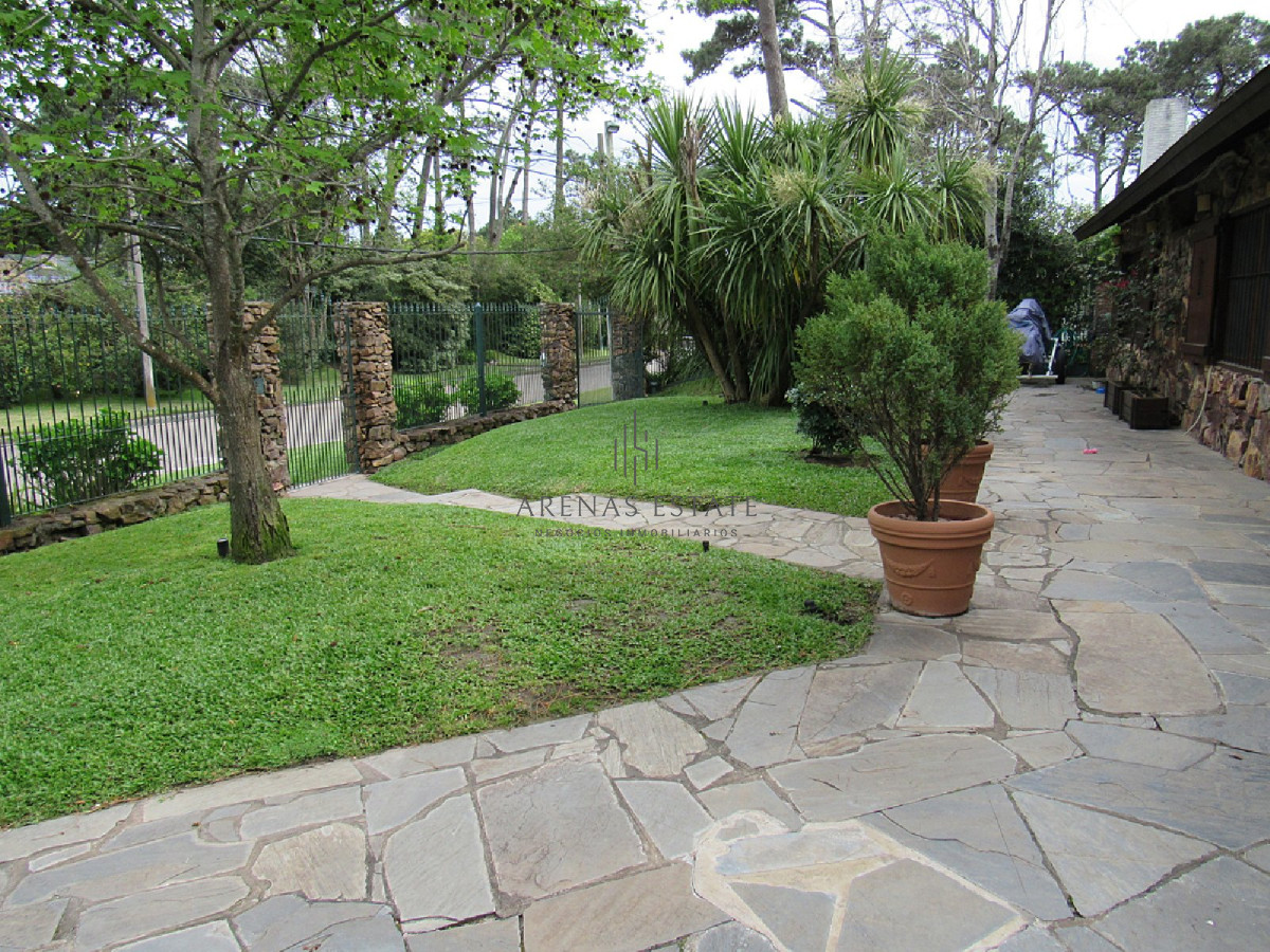 Casa ID.2878 - Casa en Mansa 4 dormitorios y dependencia, con piscina y barbacoa