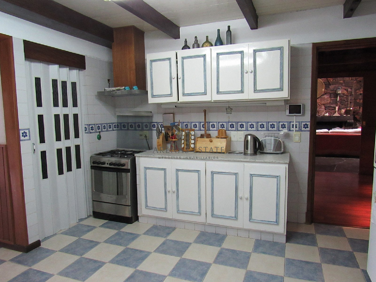 Casa ID.2878 - Casa en Mansa 4 dormitorios y dependencia, con piscina y barbacoa