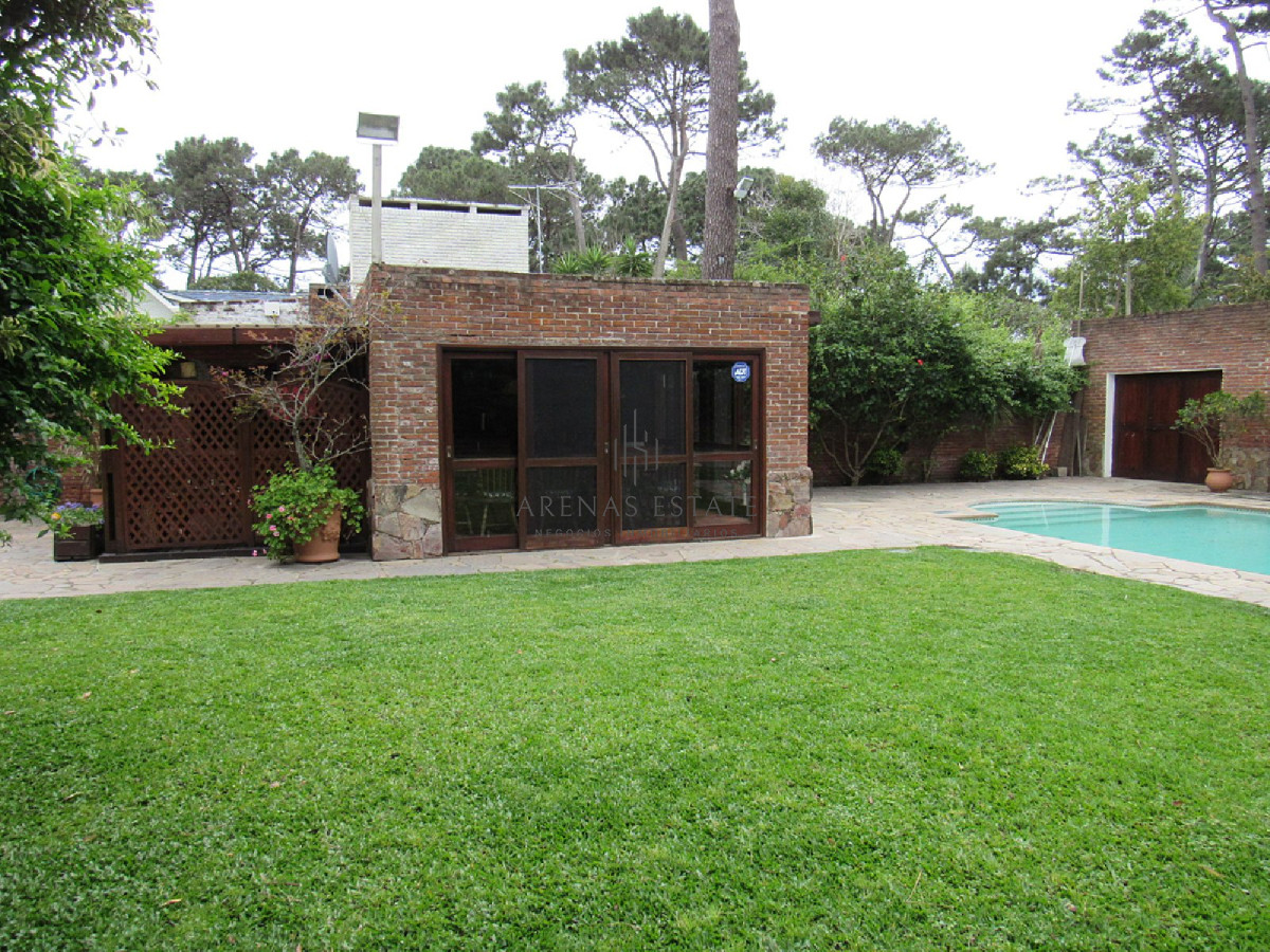 Casa ID.2878 - Casa en Mansa 4 dormitorios y dependencia, con piscina y barbacoa