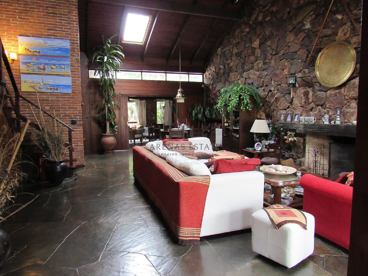 Casa ID.2878 - Casa en Mansa 4 dormitorios y dependencia, con piscina y barbacoa