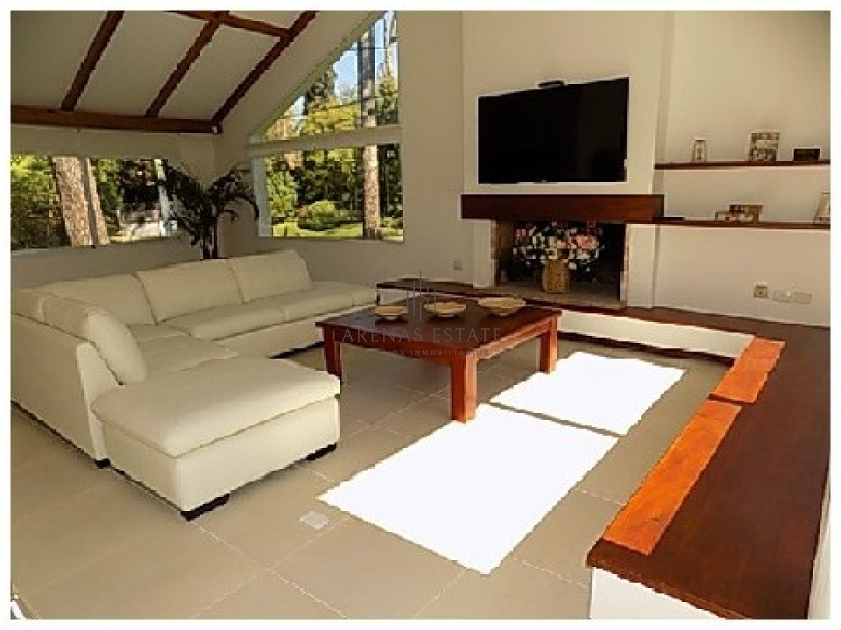 Casa ID.2876 - Casa en Mansa 4 dormitorios con piscina y cochera