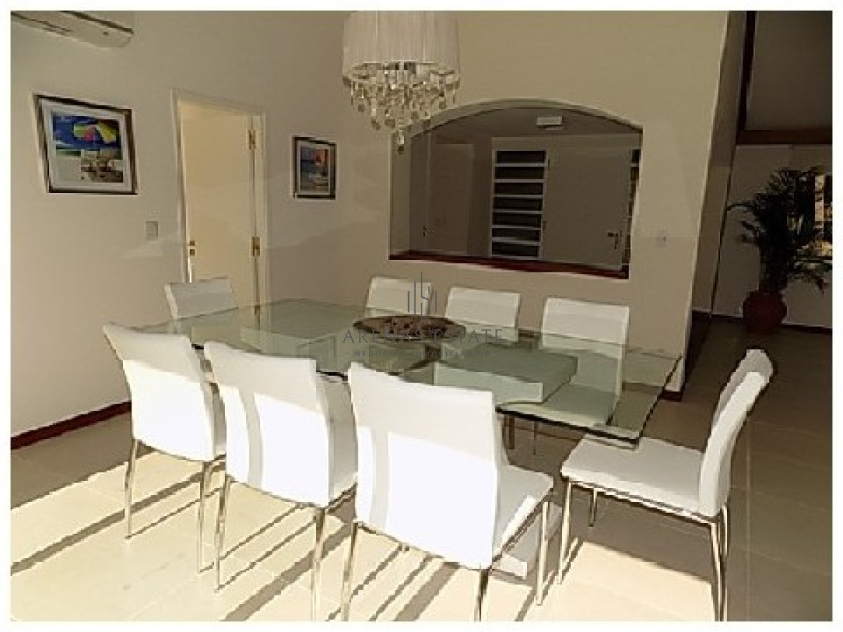 Casa ID.2876 - Casa en Mansa 4 dormitorios con piscina y cochera