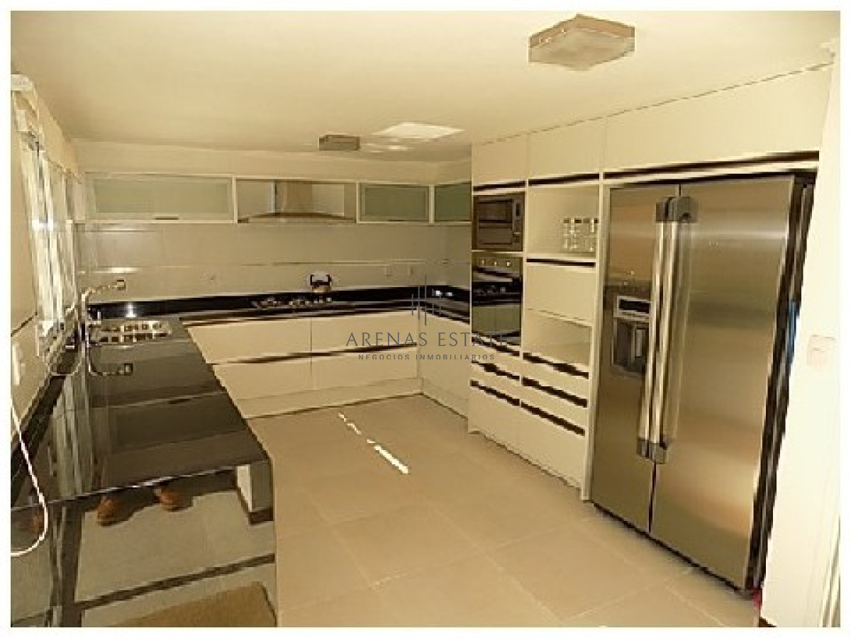 Casa ID.2876 - Casa en Mansa 4 dormitorios con piscina y cochera