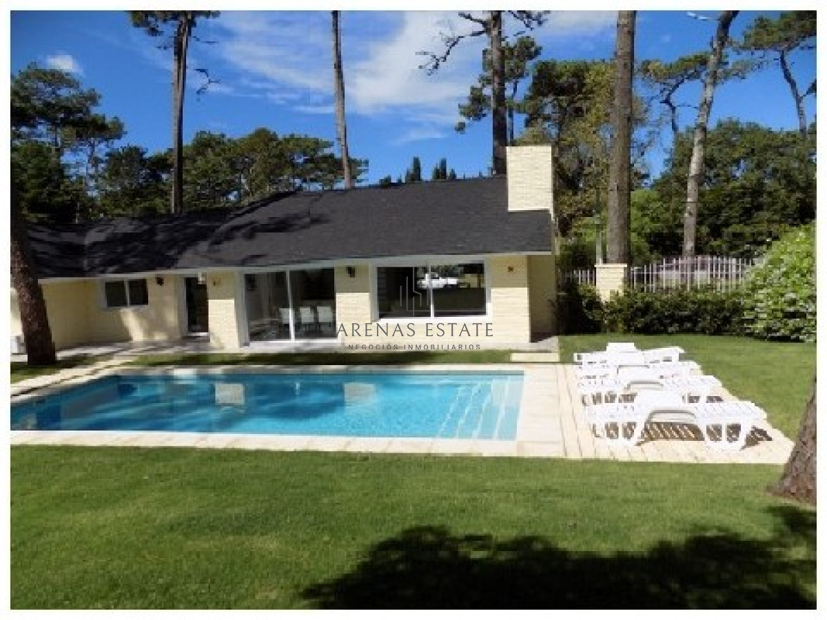 Casa ID.2876 - Casa en Mansa 4 dormitorios con piscina y cochera