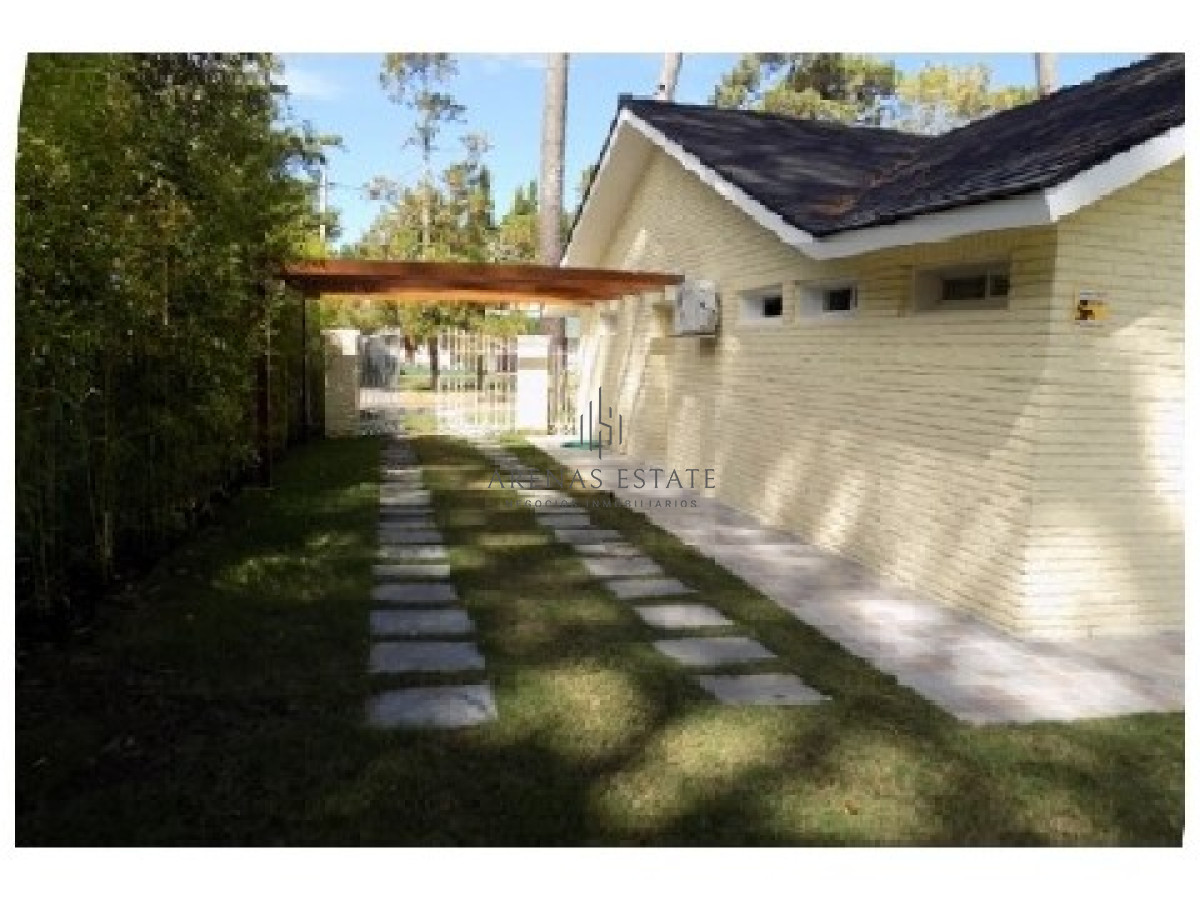 Casa ID.2876 - Casa en Mansa 4 dormitorios con piscina y cochera