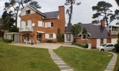CASA EN VENTA DE 4 DORMITORIOS EN MANSA PUNTA DEL ESTE