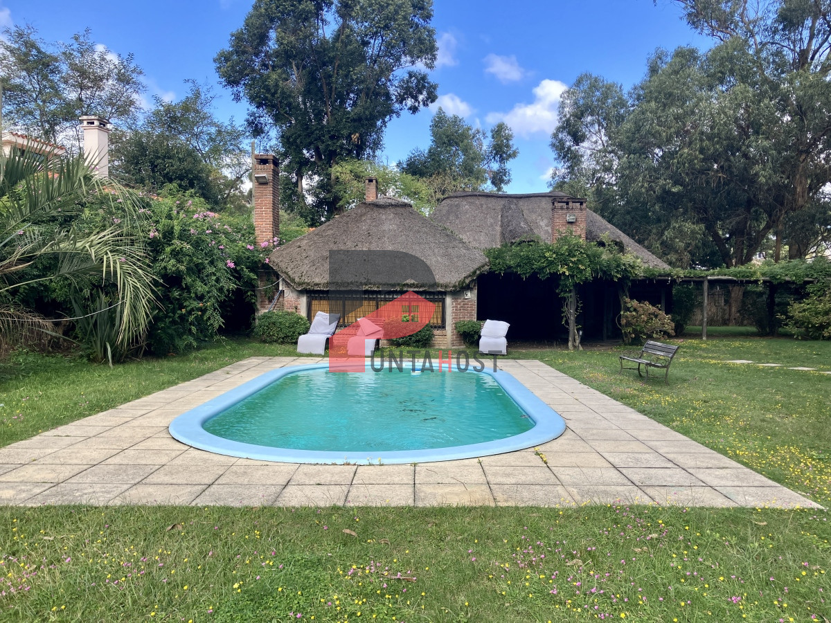 Casa ID.98 - Cabaña en Pinares, a metros del mar....