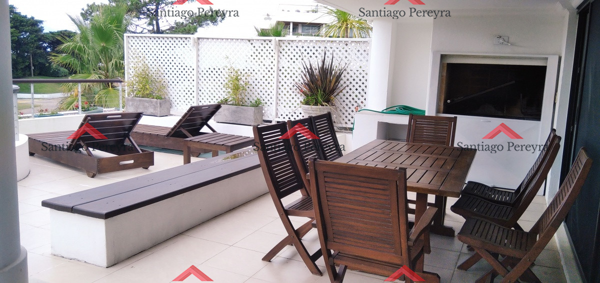 Apartamento ID.8920 - Apartamento en la Brava 3 dormitorios con terraza y cochera