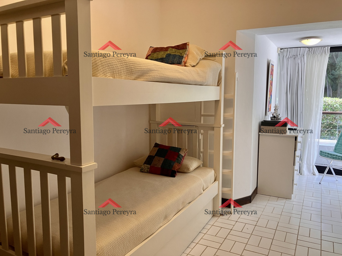 Apartamento ID.8920 - Apartamento en la Brava 3 dormitorios con terraza y cochera