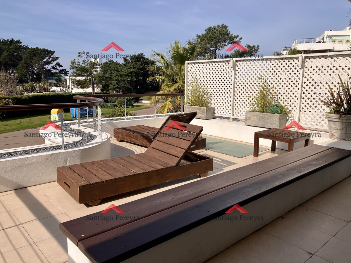 Apartamento ID.8920 - Apartamento en la Brava 3 dormitorios con terraza y cochera
