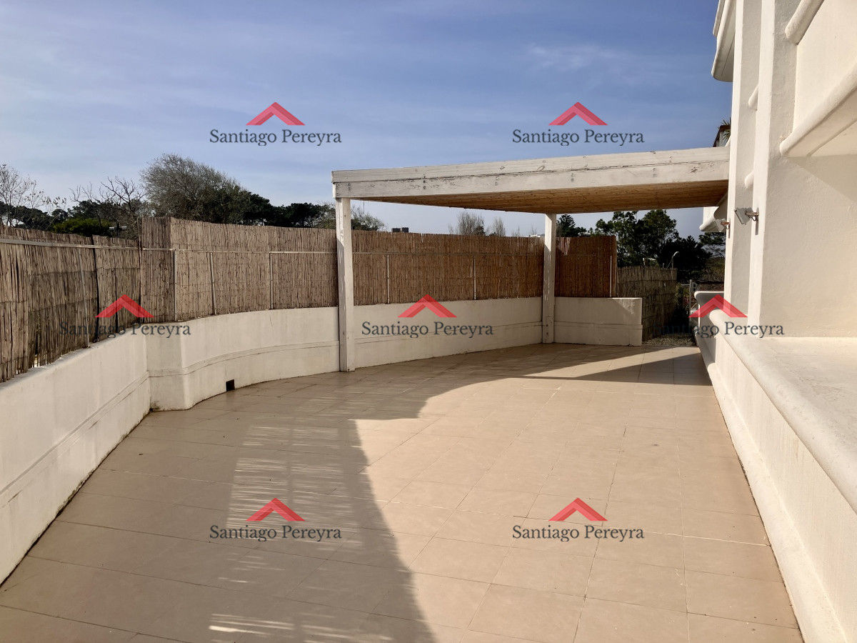Apartamento ID.8920 - Apartamento en la Brava 3 dormitorios con terraza y cochera
