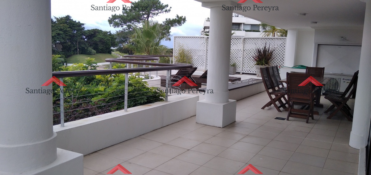 Apartamento ID.8920 - Apartamento en la Brava 3 dormitorios con terraza y cochera