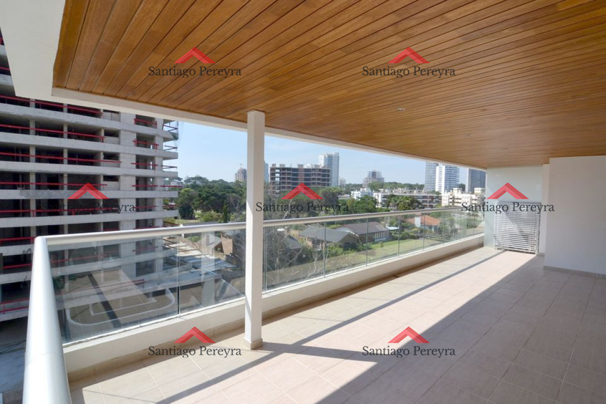 Apartamento ID.13797 - Apartamento en la Brava 2 y 1/2 dormitorios con terraza y garage