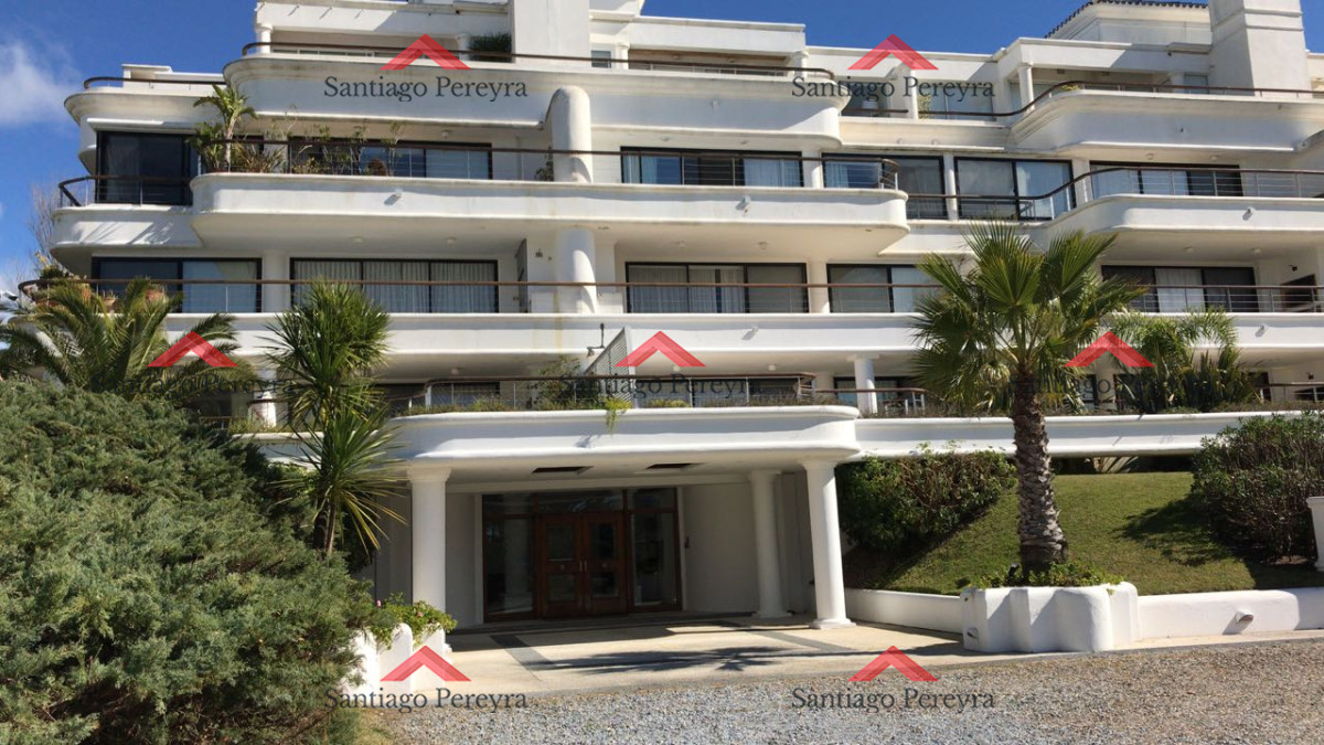 Apartamento ID.8920 - Apartamento en la Brava 3 dormitorios con terraza y cochera
