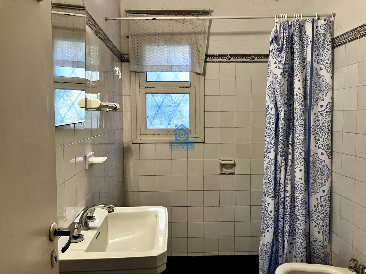 Casa ID.911 - Oportunidad destacada.Construcción solida sobre muy buen terreno, ubicada en Golf