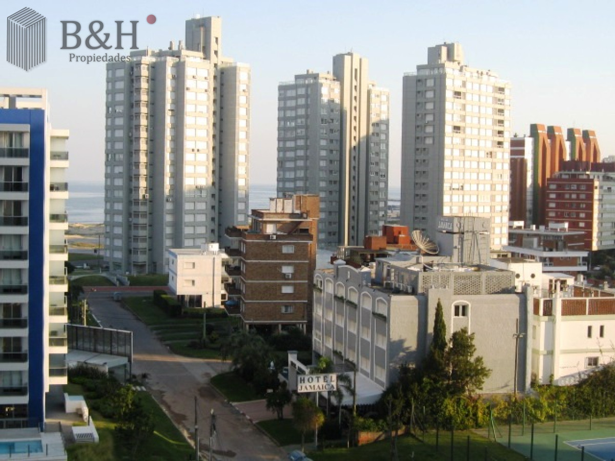 Apartamento ID.3314 - Apartamento en Brava 2 dormitorios con terraza y garage