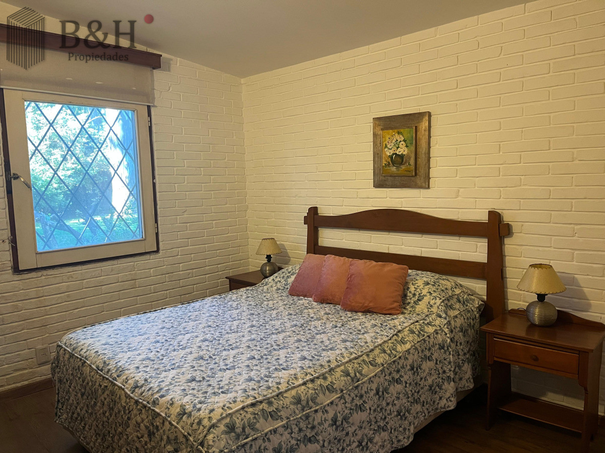 Casa ID.6671 - Alquiler anual ideal uso comercial o familiar .Sobre Avenida Córdoba.