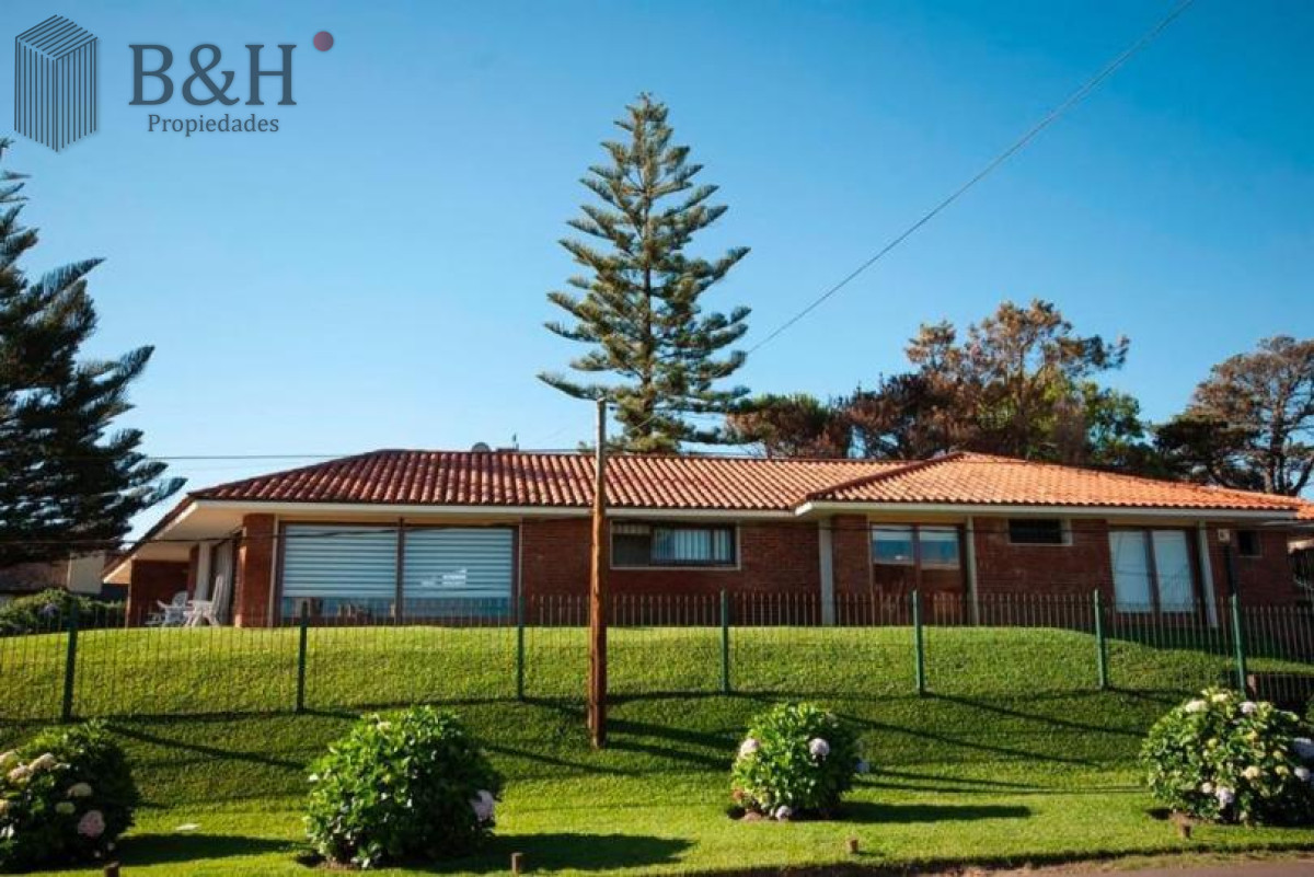 Casa ID.3945 - Excelente casa a 100 mts de Playa Mansa