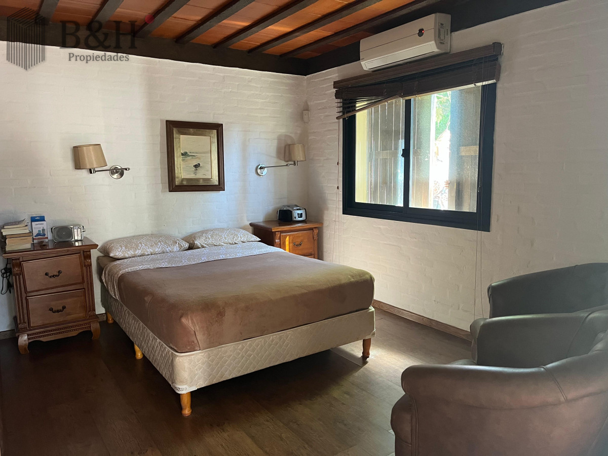Casa ID.6671 - Alquiler anual ideal uso comercial o familiar .Sobre Avenida Córdoba.