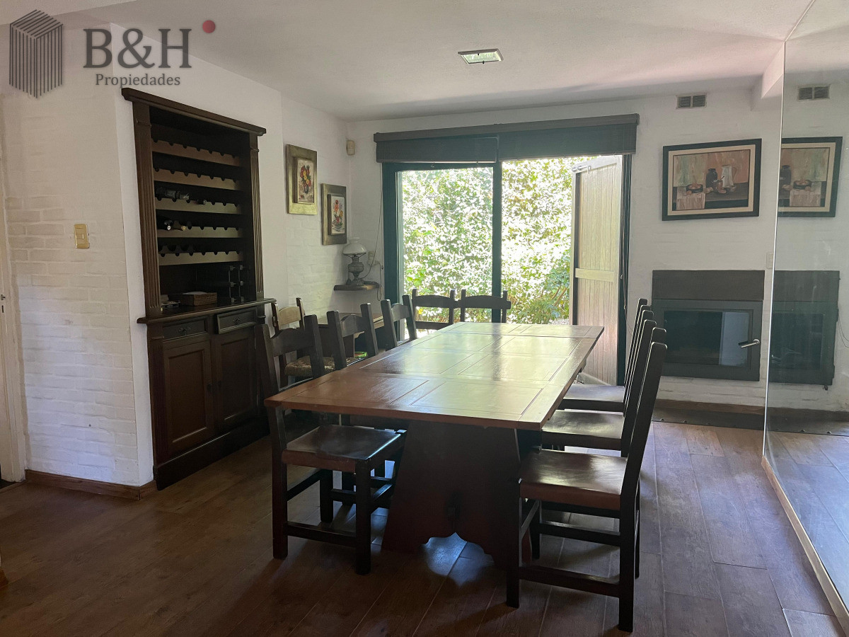 Casa ID.6671 - Alquiler anual ideal uso comercial o familiar .Sobre Avenida Córdoba.