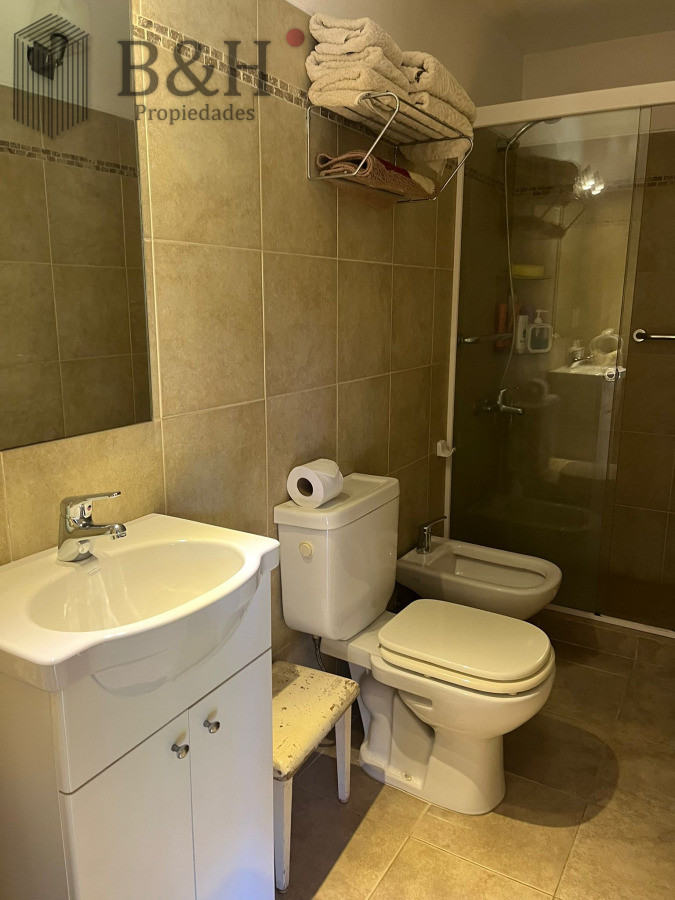 Casa ID.6671 - Alquiler anual ideal uso comercial o familiar .Sobre Avenida Córdoba.