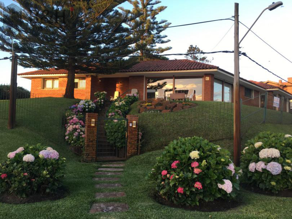 Casa ID.3945 - Excelente casa a 100 mts de Playa Mansa
