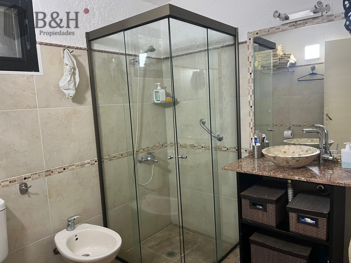 Casa ID.6671 - Alquiler anual ideal uso comercial o familiar .Sobre Avenida Córdoba.