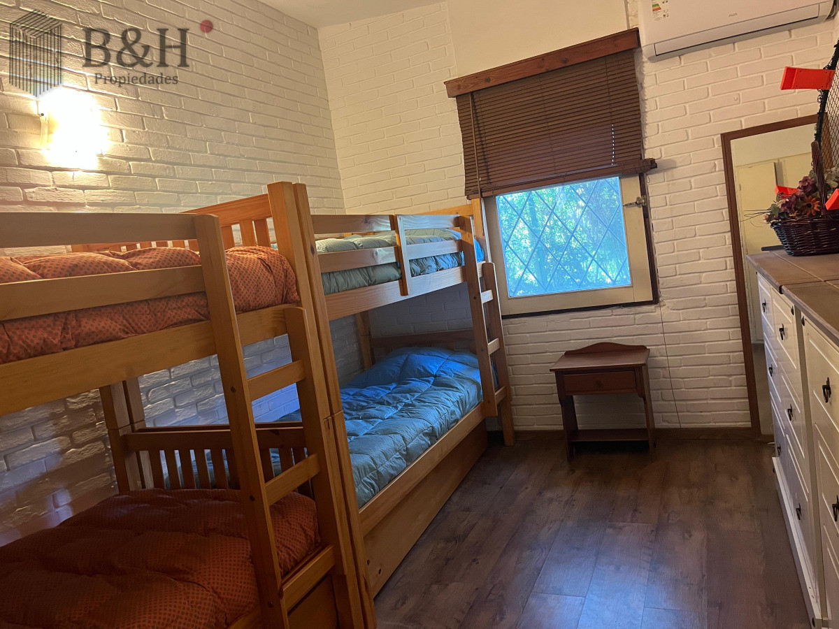 Casa ID.6671 - Alquiler anual ideal uso comercial o familiar .Sobre Avenida Córdoba.