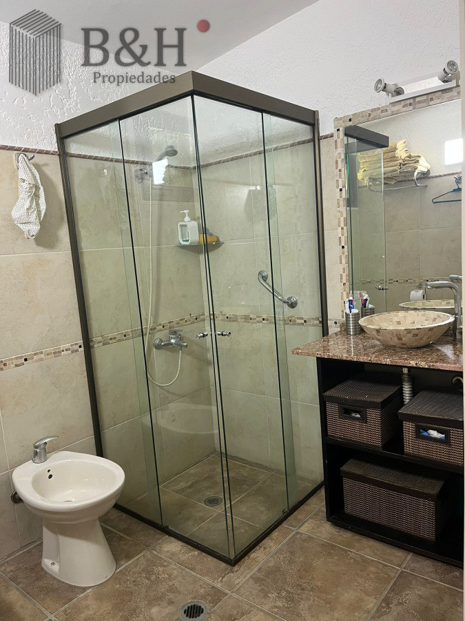 Casa ID.6671 - Alquiler anual ideal uso comercial o familiar .Sobre Avenida Córdoba.