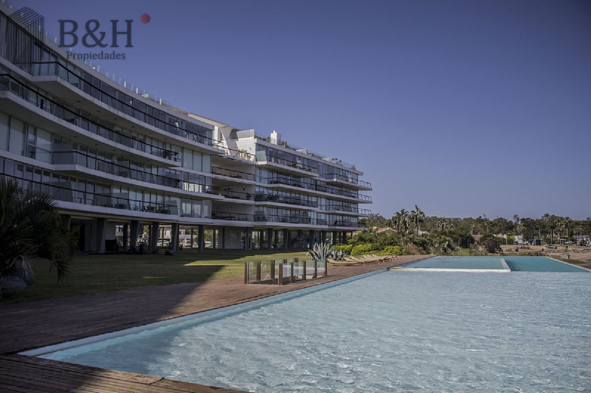 Apartamento en La Barra 3 dormitorios 2 baños - BYH6187A