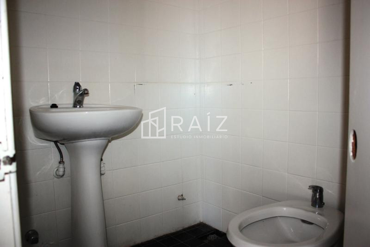 Local Comercial ID.9828 - Local en Punta del Este, Península