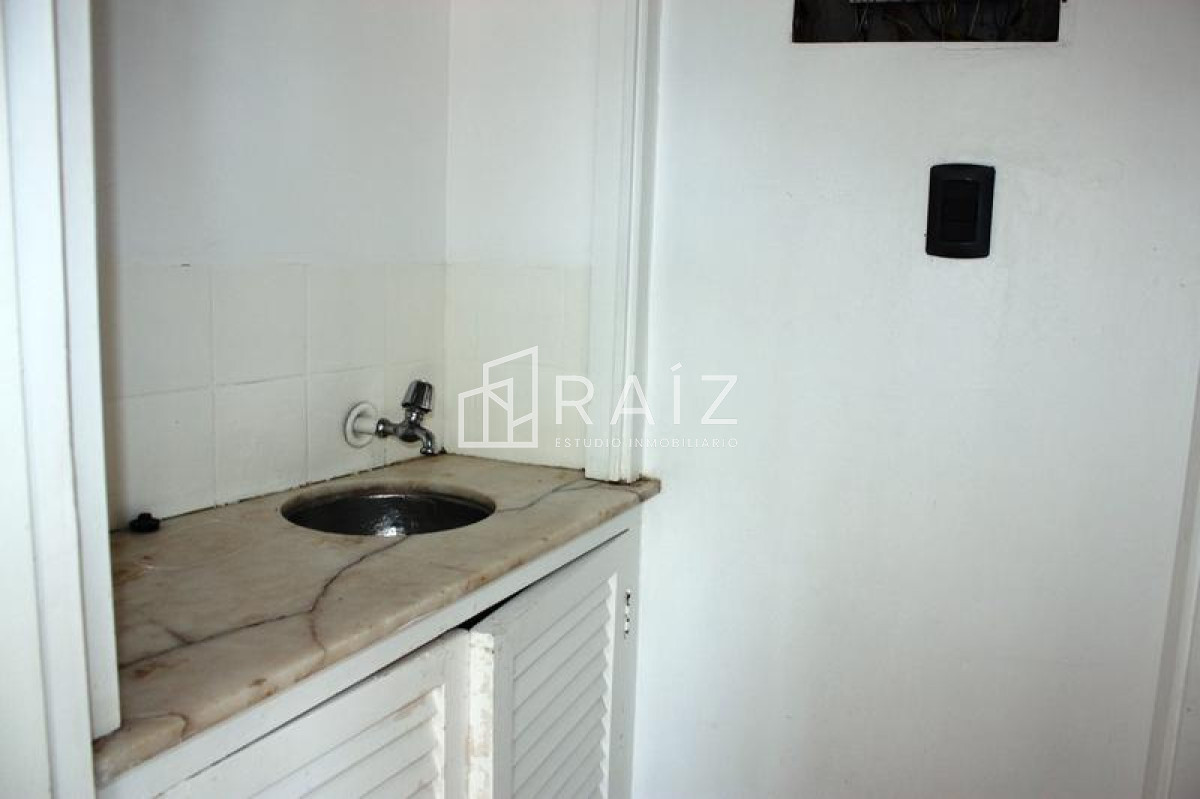 Local Comercial ID.9828 - Local en Punta del Este, Península