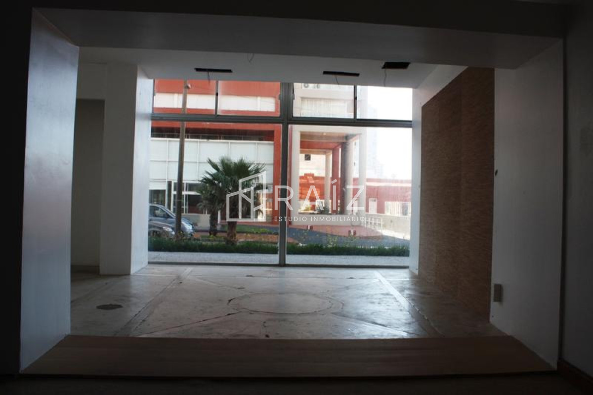 Local Comercial ID.9828 - Local en Punta del Este, Península