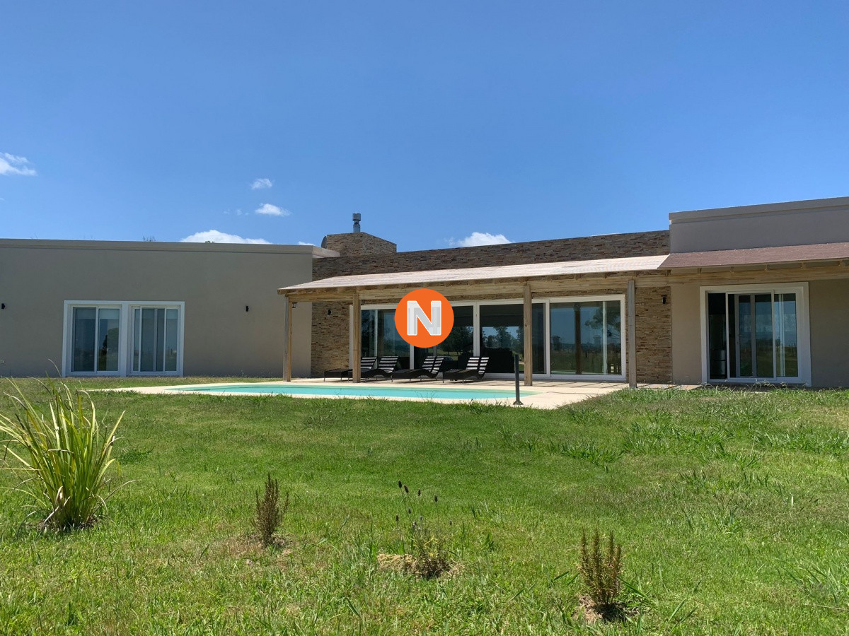 Casa Ref.219896 - Moderna casa en El Quijote en venta y alquiler