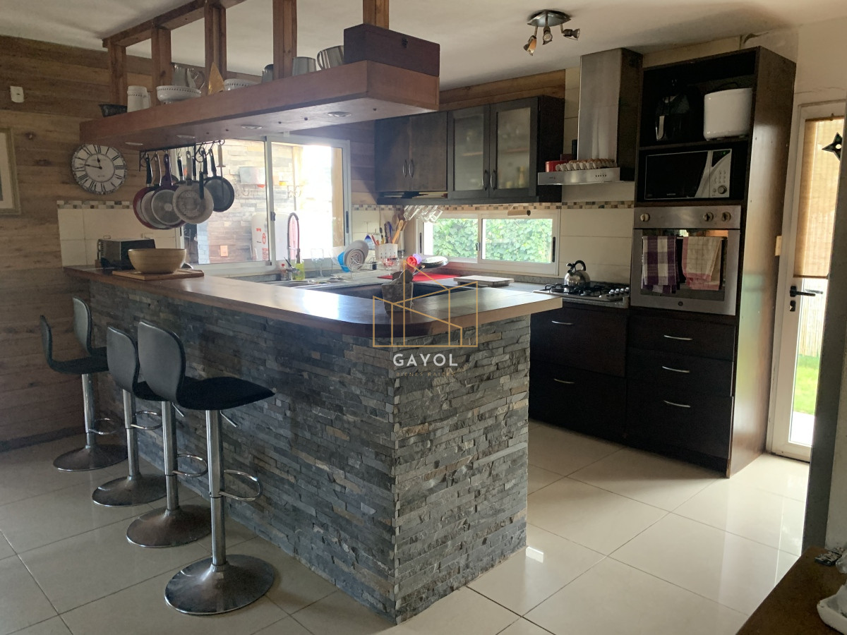 Casa ID.400 - Casa en barrio privado en Jardines de Córdoba 4 dormitorios con parrillero