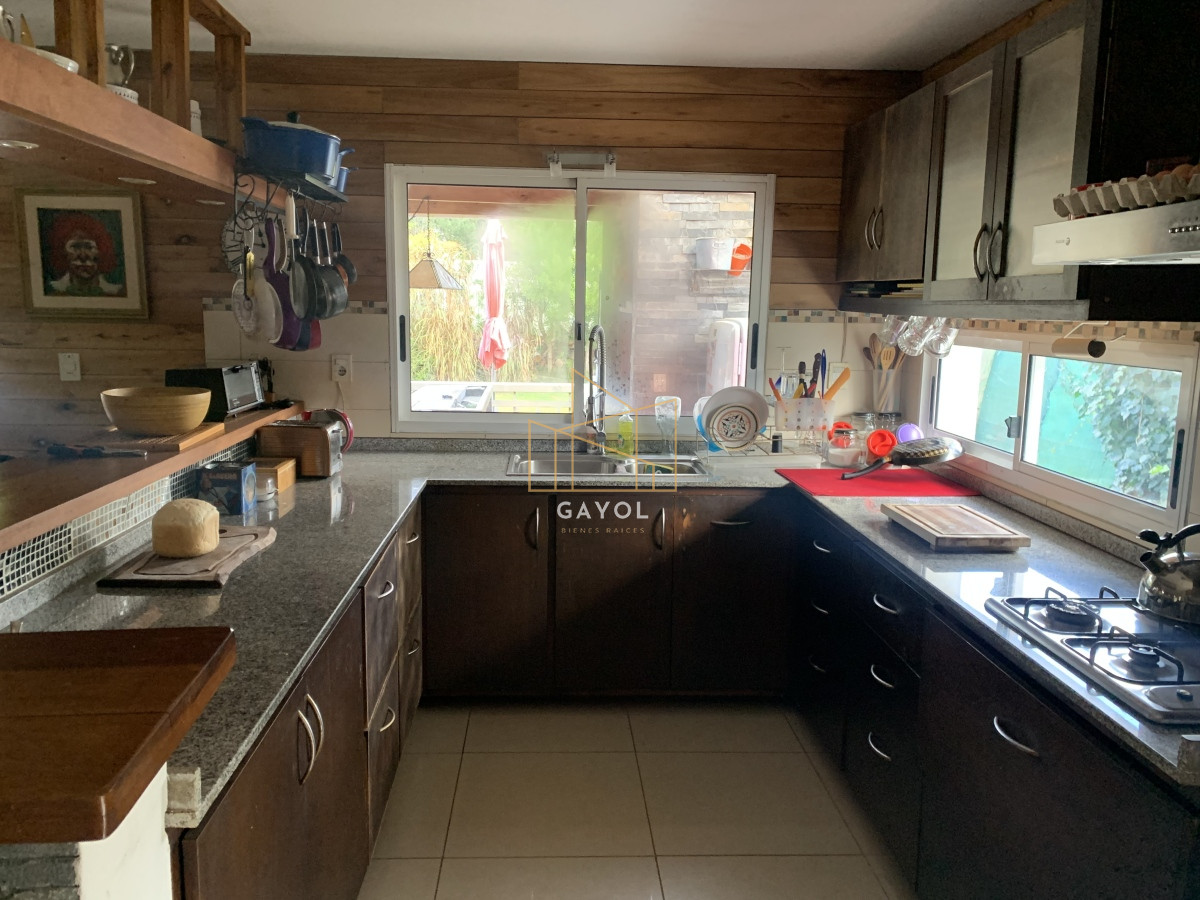 Casa ID.400 - Casa en barrio privado en Jardines de Córdoba 4 dormitorios con parrillero