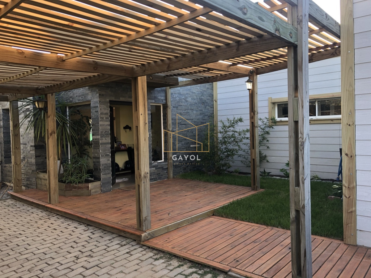 Casa ID.400 - Casa en barrio privado en Jardines de Córdoba 4 dormitorios con parrillero