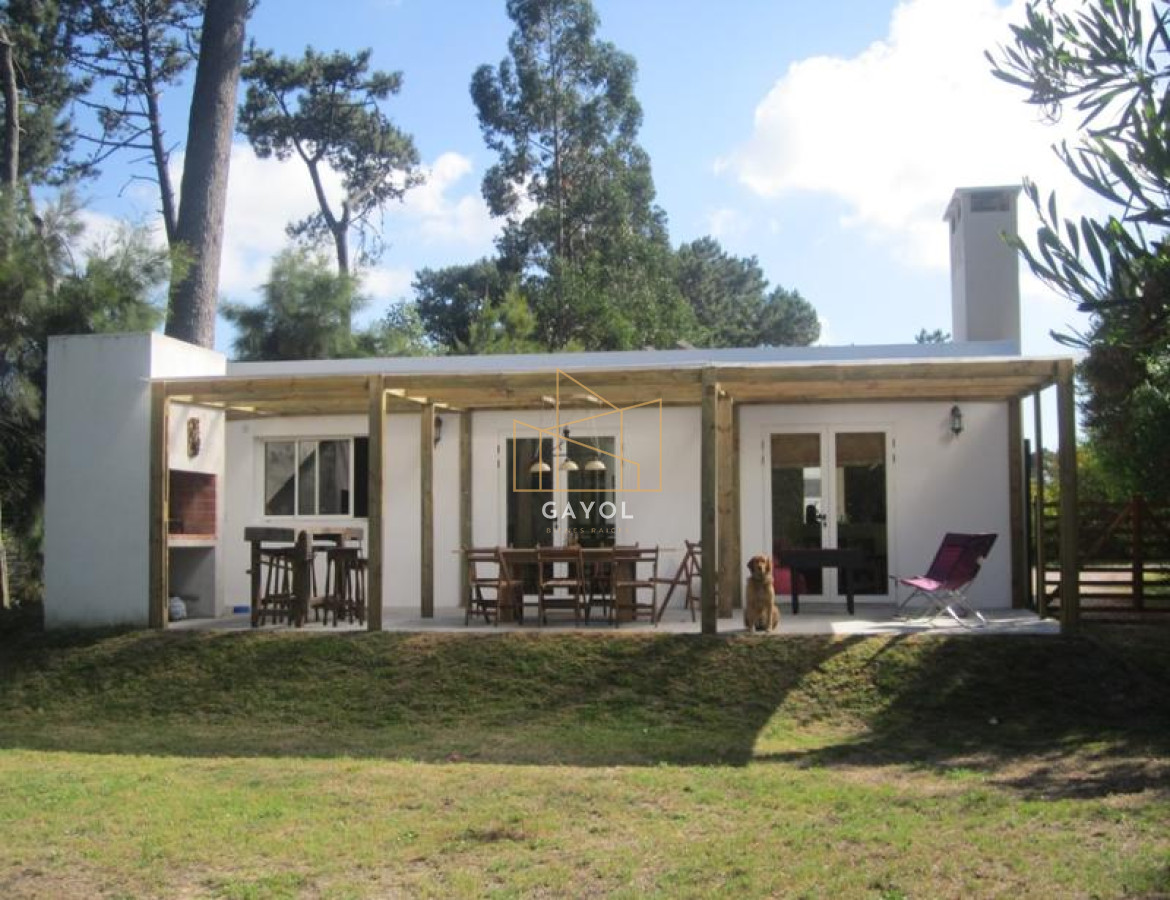 Casa ID.400 - Casa en barrio privado en Jardines de Córdoba 4 dormitorios con parrillero